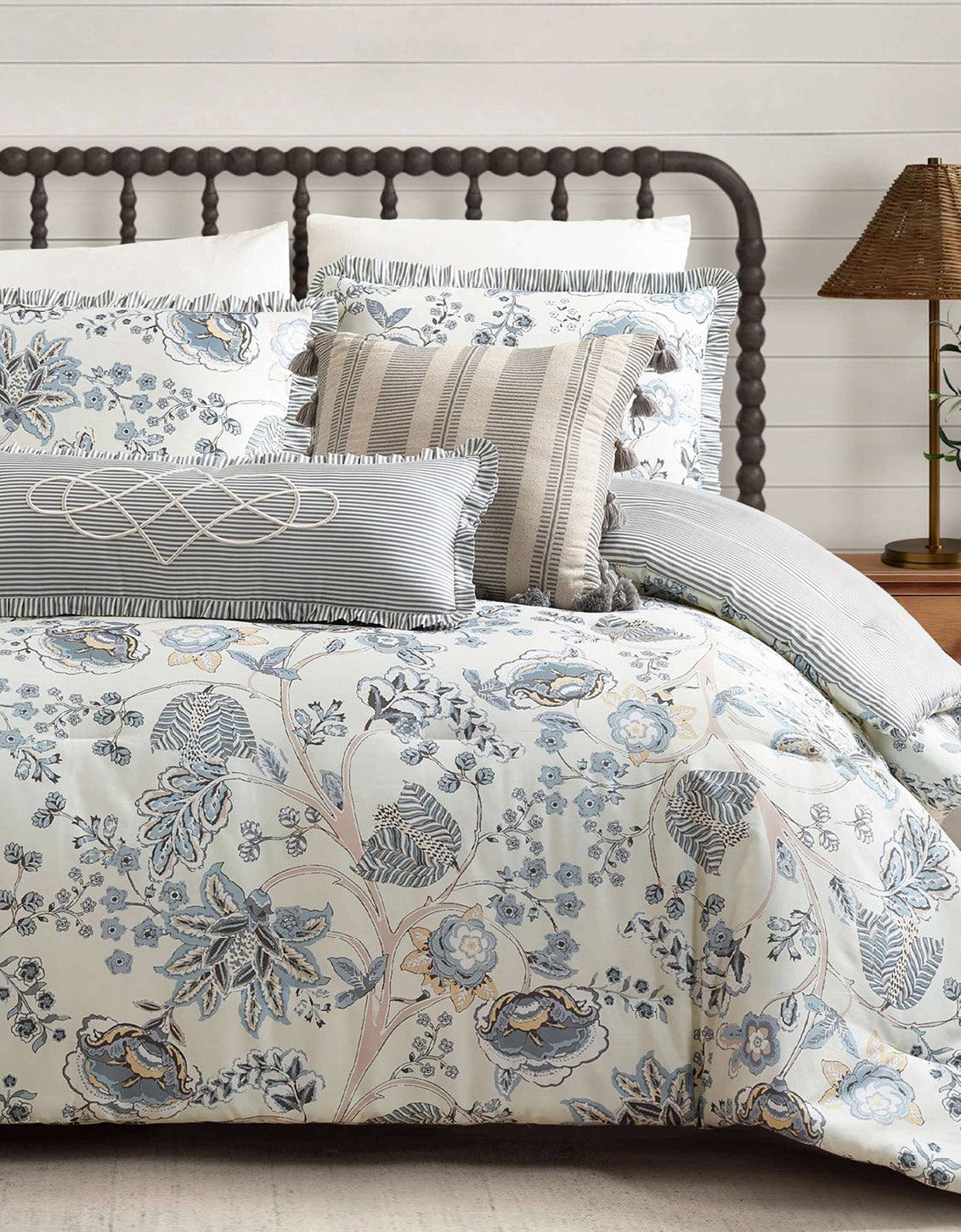 ENA VALENTINO ペイズリー掛け布団　140cm×190cm Bedding – Blankets, Quilts, Comforters & Throw Pillows | Spartina 449